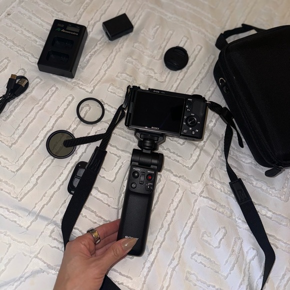 Sony Alpha ZV-E10 Mirrorless Vlog Camera Kit - Black w/ accessories included! - Picture 4 of 16